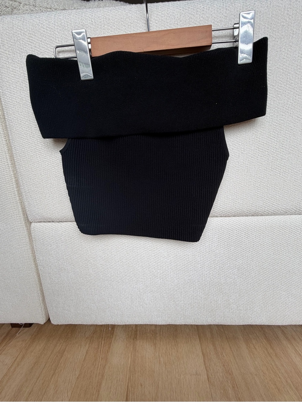 Babaton Black Off-Shoulder Ribbed Women’s Sweater